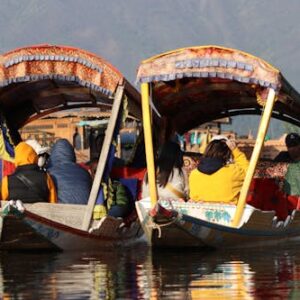 free-photo-of-tourists-on-boats
