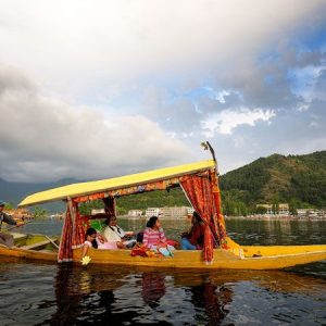 Shikara-Ride-Srinagar-Kashmir